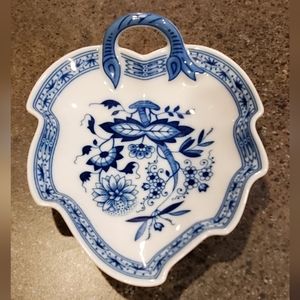 Vintage Ceramic Hutschenreuther Dish with Scalloped Edges, Onion-Floral Design